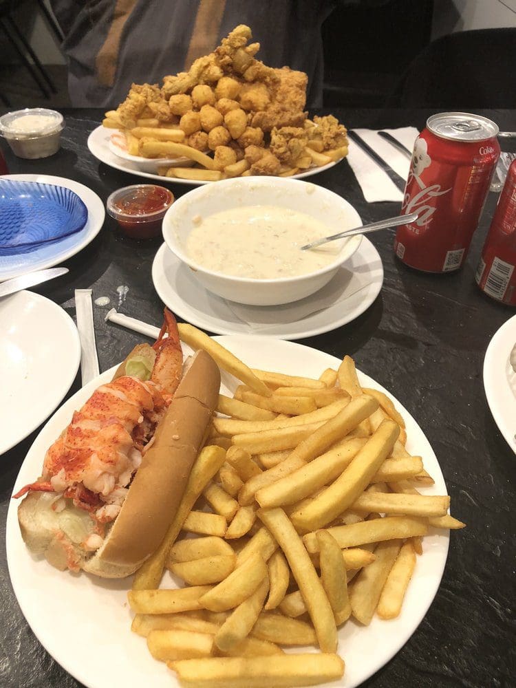 Chad's chowder house lobster roll
